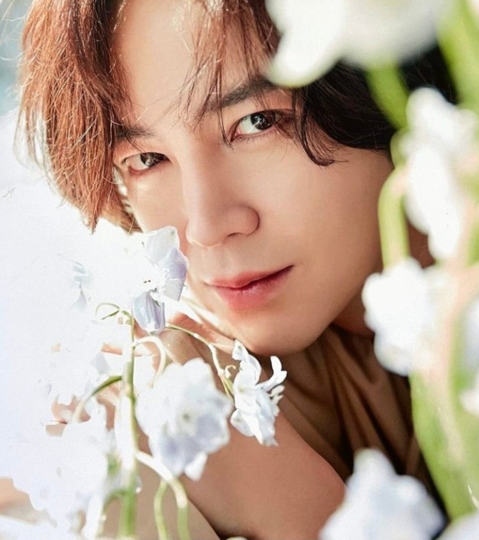 Recent activity shot of Jang Geunsuk