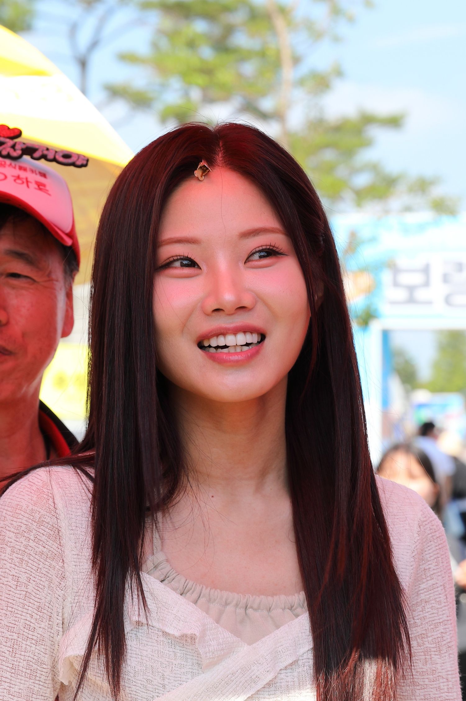 A moment captured by a fan of Bae Ahyeon