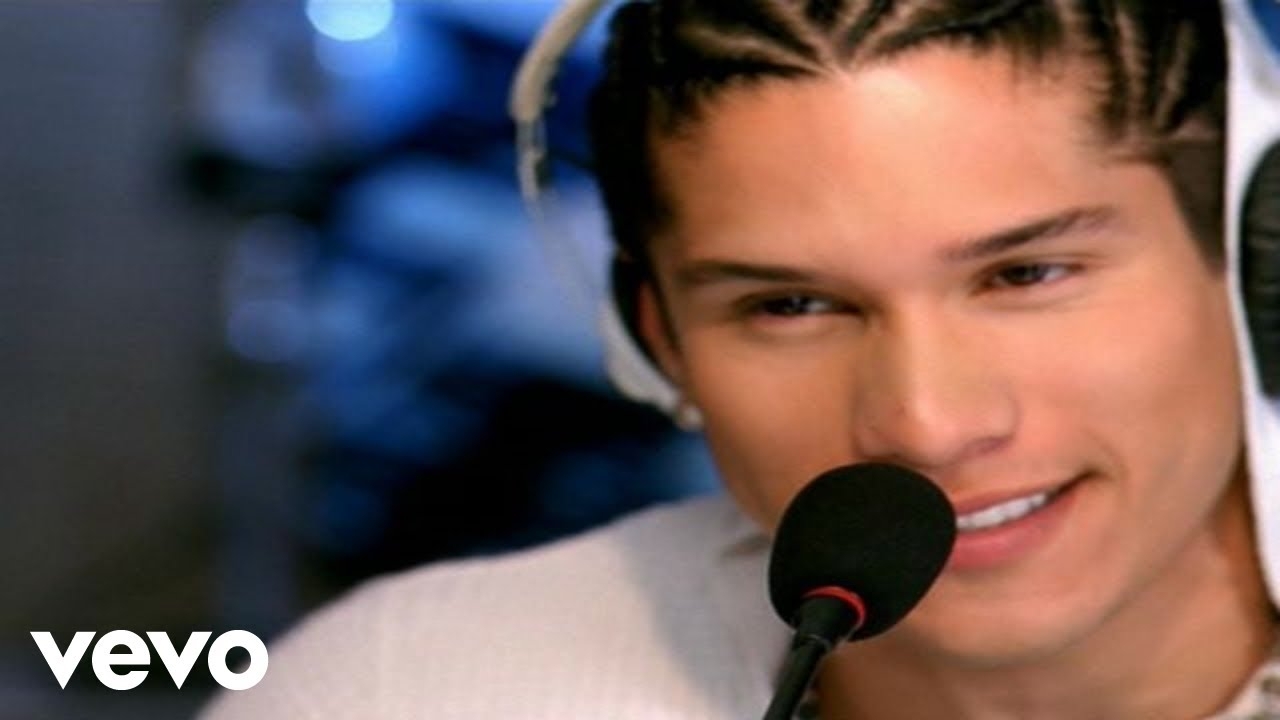 Behind-the-scenes cut of Jisoo