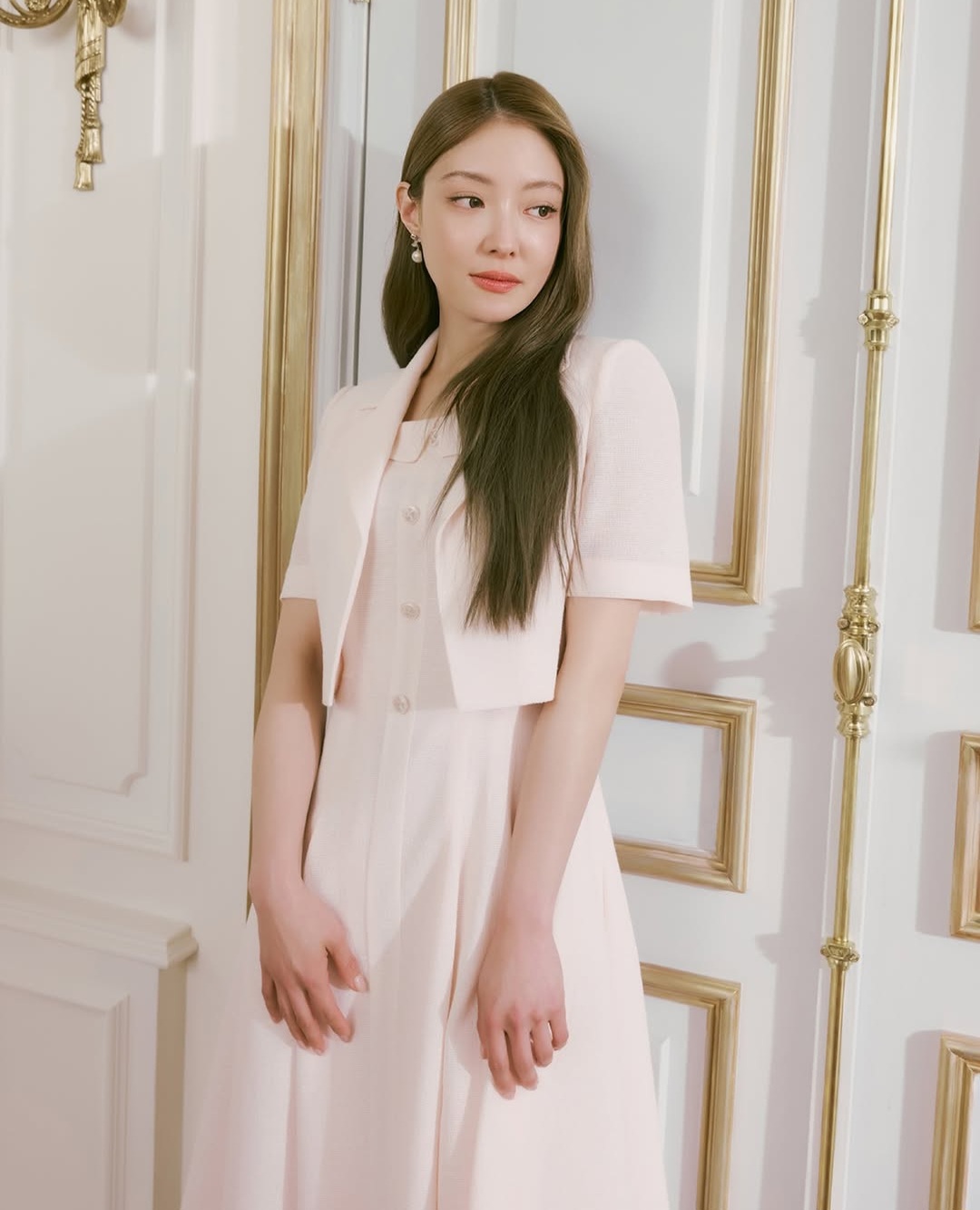 Behind-the-scenes cut of Lee Seyoung