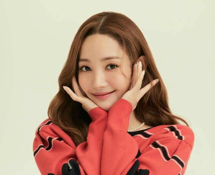 Behind-the-scenes cut of Park Minyoung