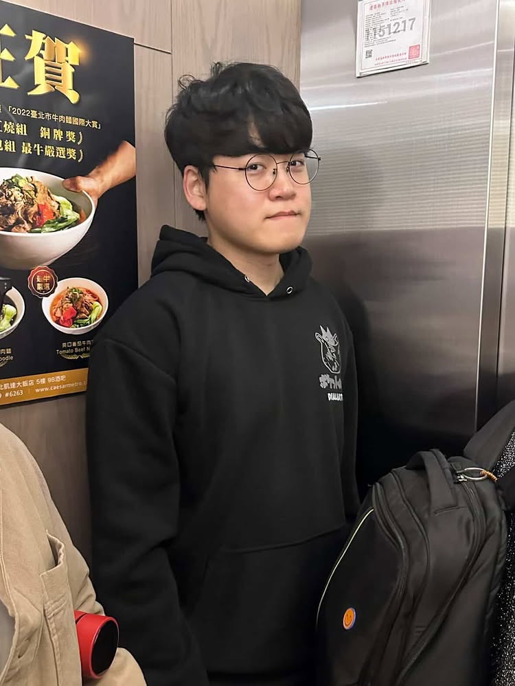 Foto terbaru dari Gumayusi