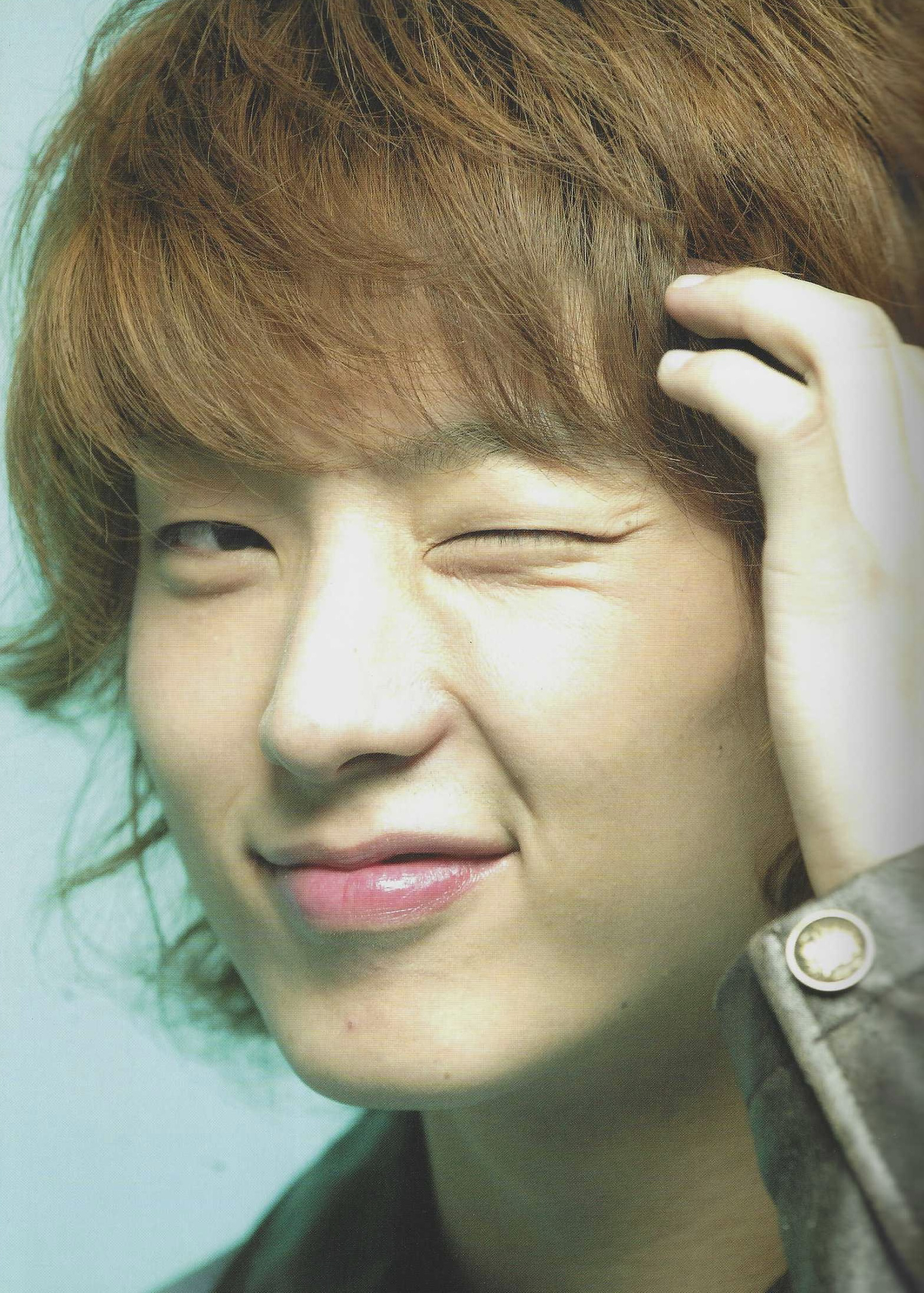 Behind-the-scenes cut of Lee Joongi