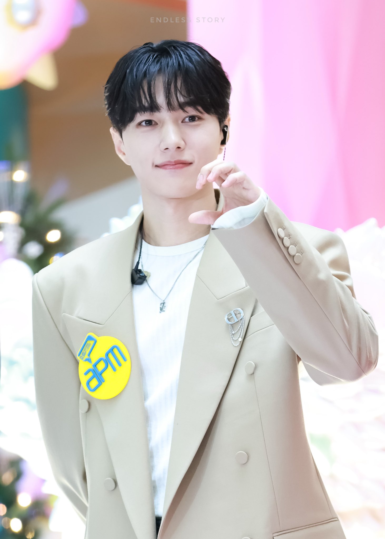 Recent activity shot of Kim Myungsoo (L)