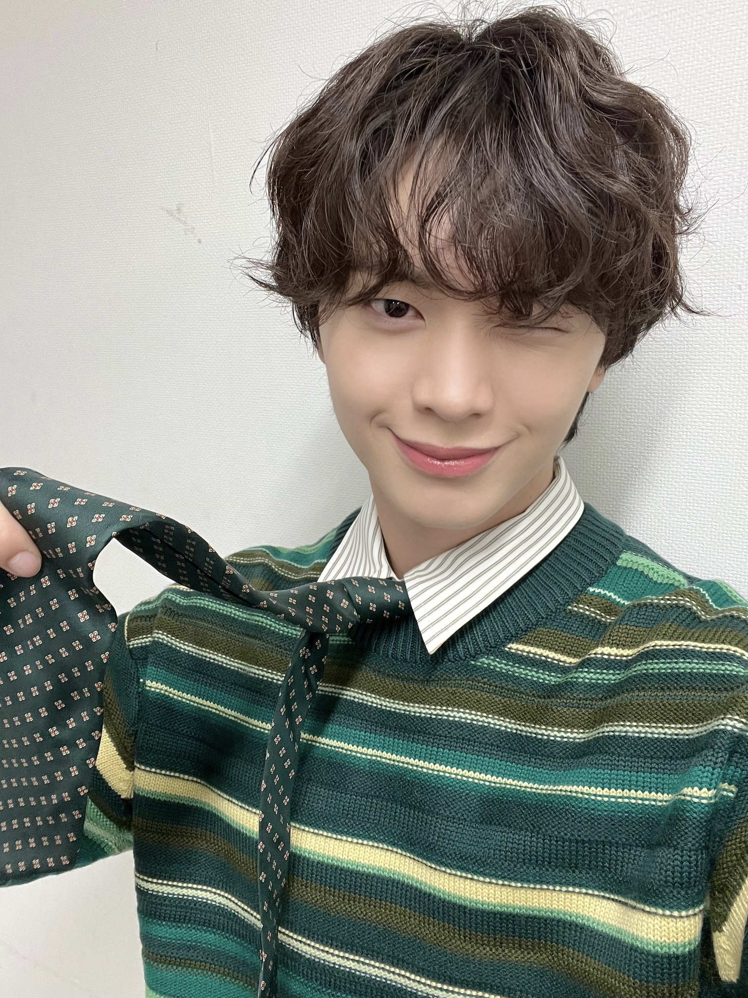 Latest photo of Yook Sungjae