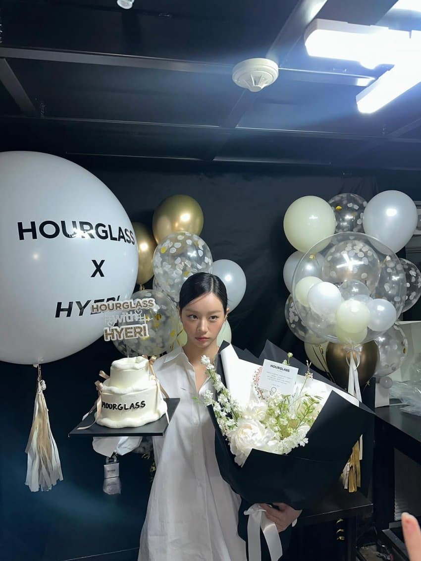 Behind-the-scenes cut of Hyeri