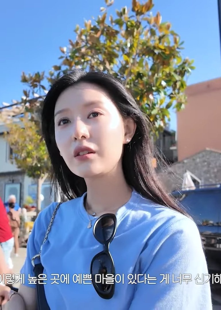 Behind-the-scenes cut of Kim Jiwon