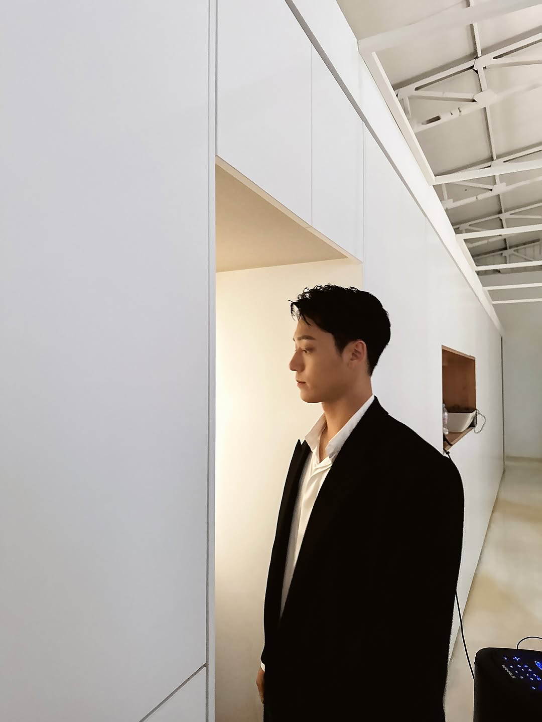Behind-the-scenes cut of Lee Dohyun