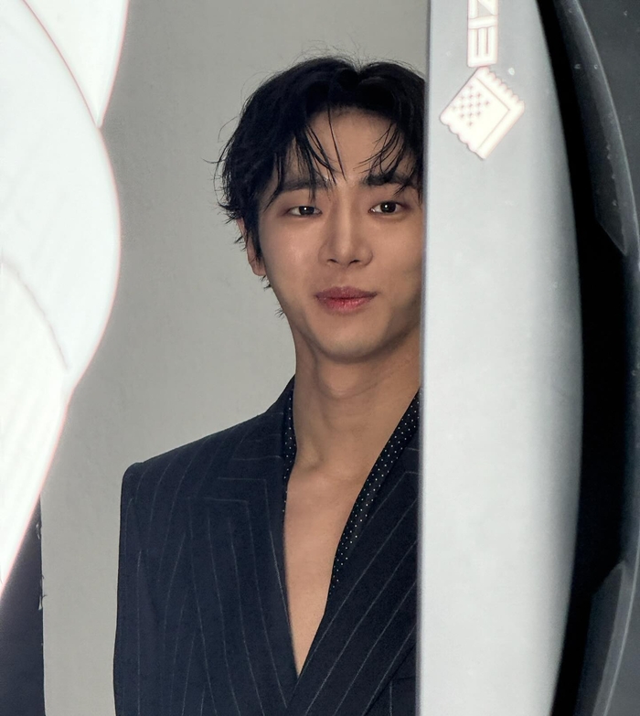 Behind-the-scenes cut of Choo Youngwoo