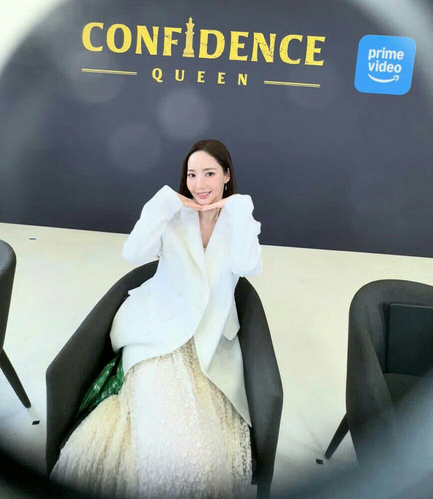 Behind-the-scenes cut of Park Minyoung