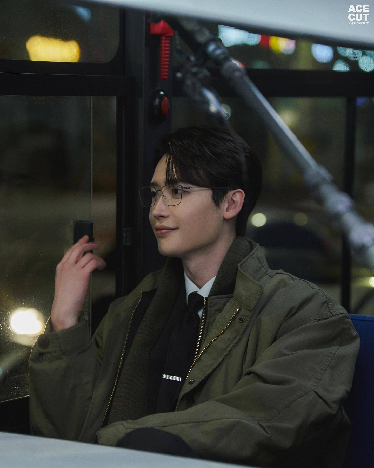 A moment captured by a fan of Lee Jongsuk