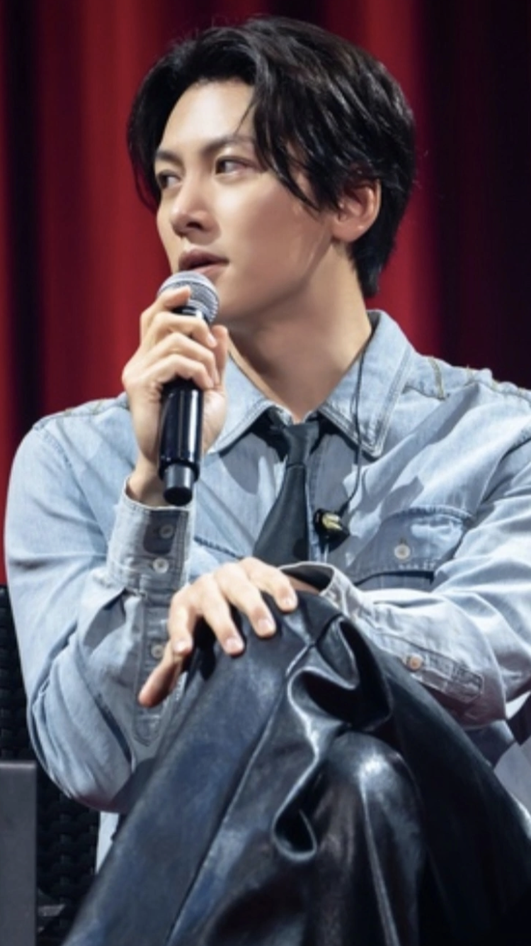 Emotional wallpaper shared by fans for Ji Changwook