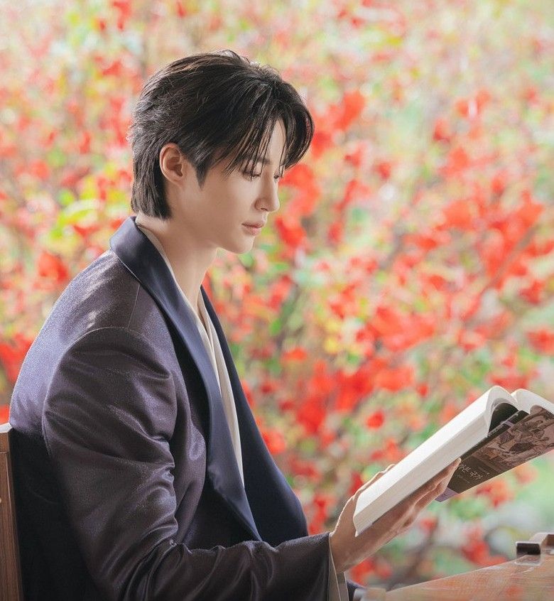 Recent activity shot of Byeon Wooseok