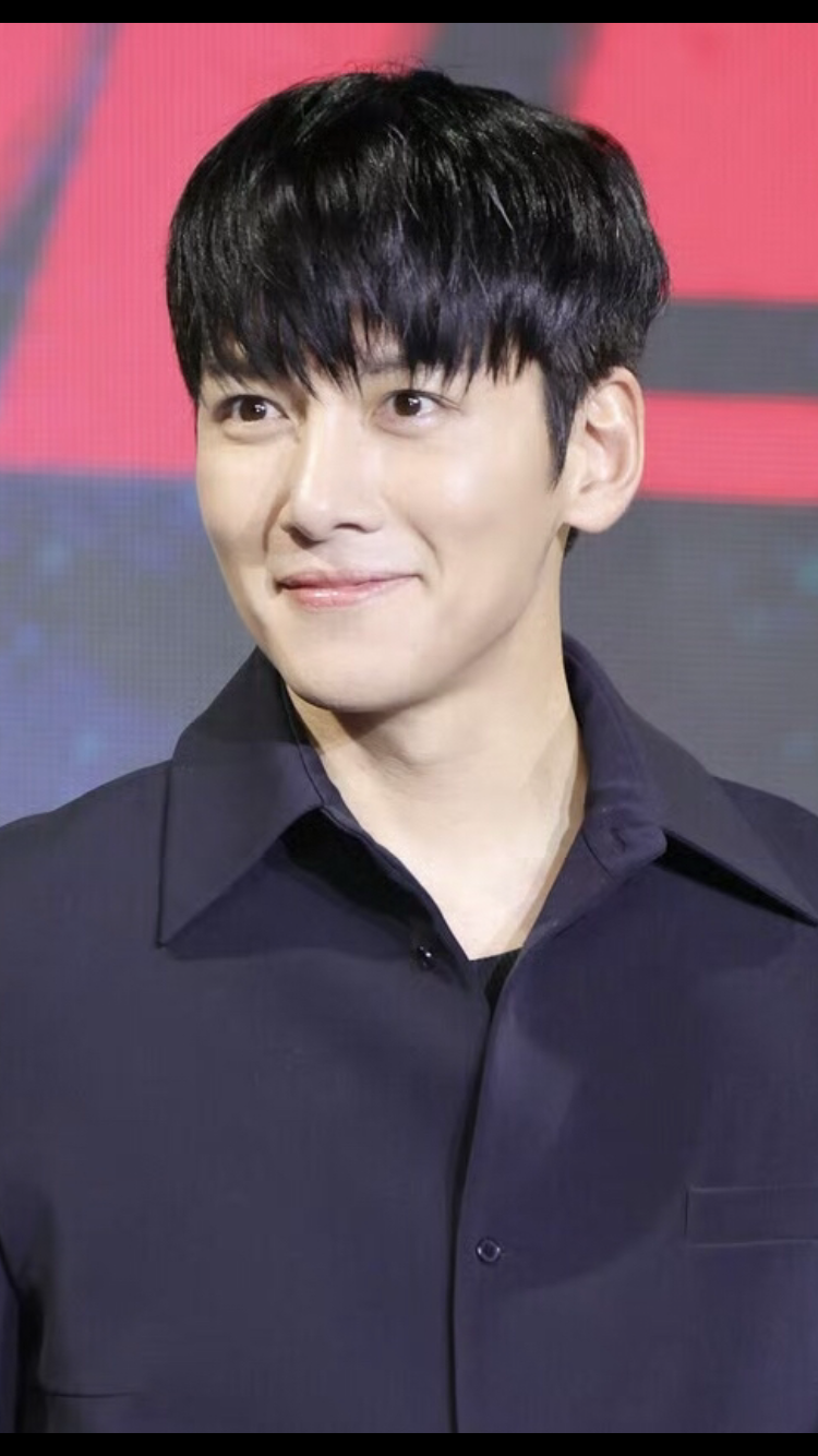 Behind-the-scenes cut of Ji Changwook