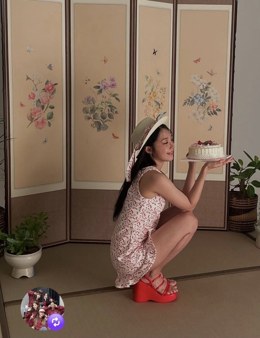 Behind-the-scenes cut of Jung Eunji