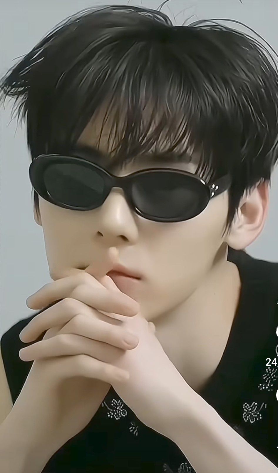 Emotional wallpaper shared by fans for Hwang Minhyun