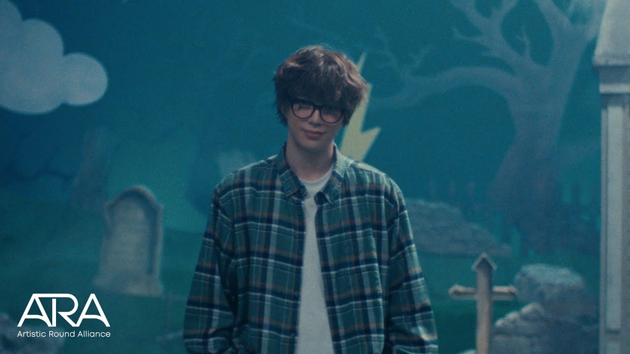 Behind-the-scenes cut of Secret Garden