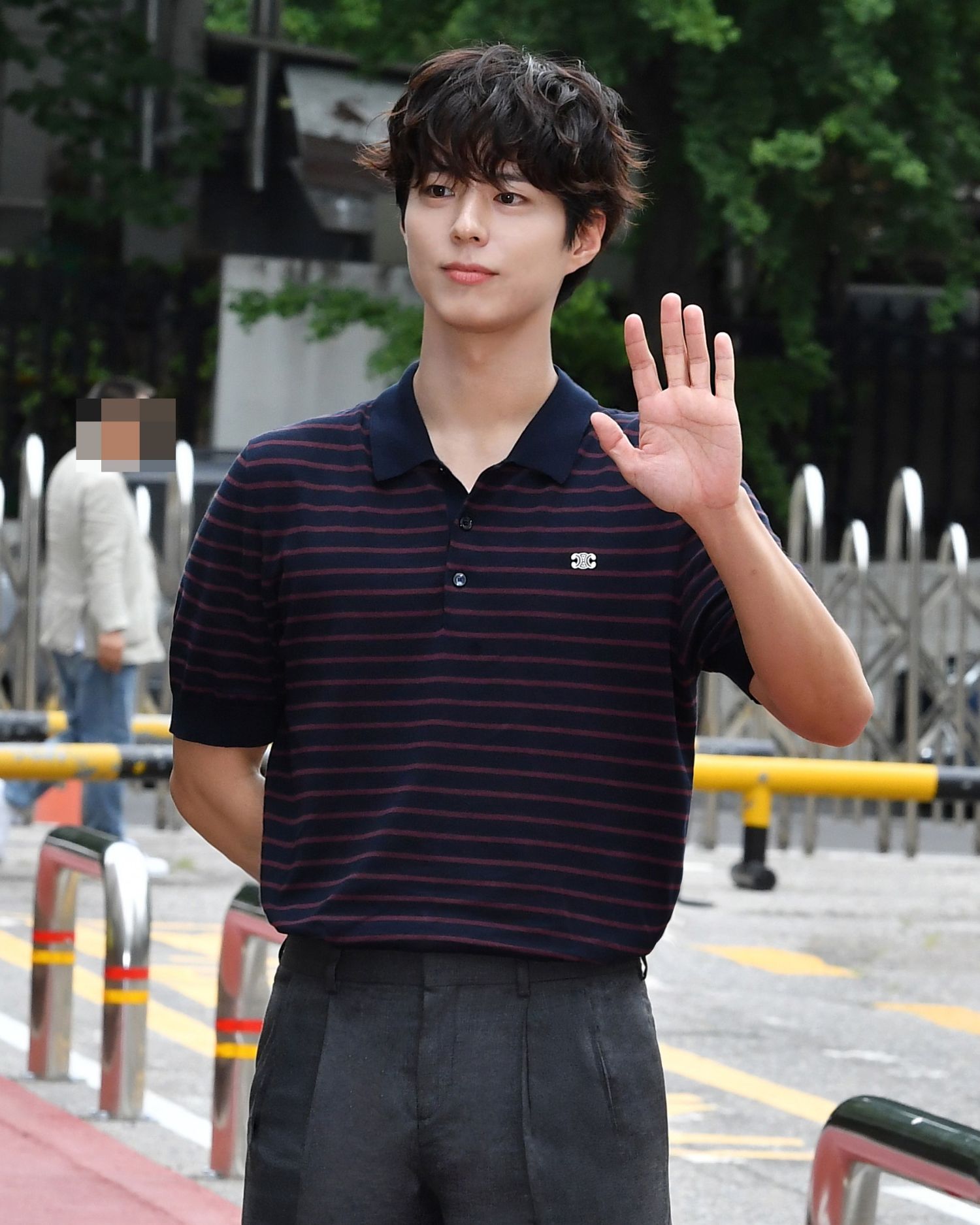 A moment captured by a fan of Park Bogum