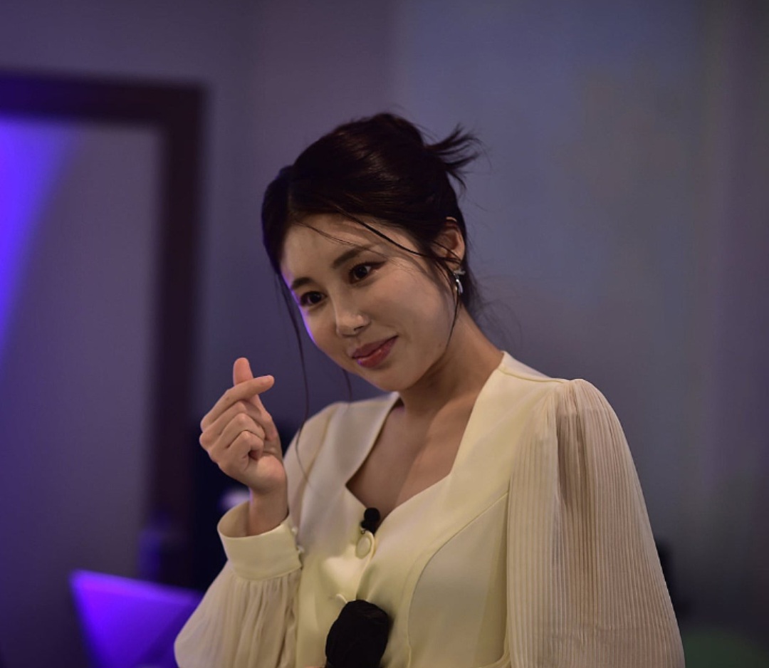 Recent activity shot of Kim Soyou
