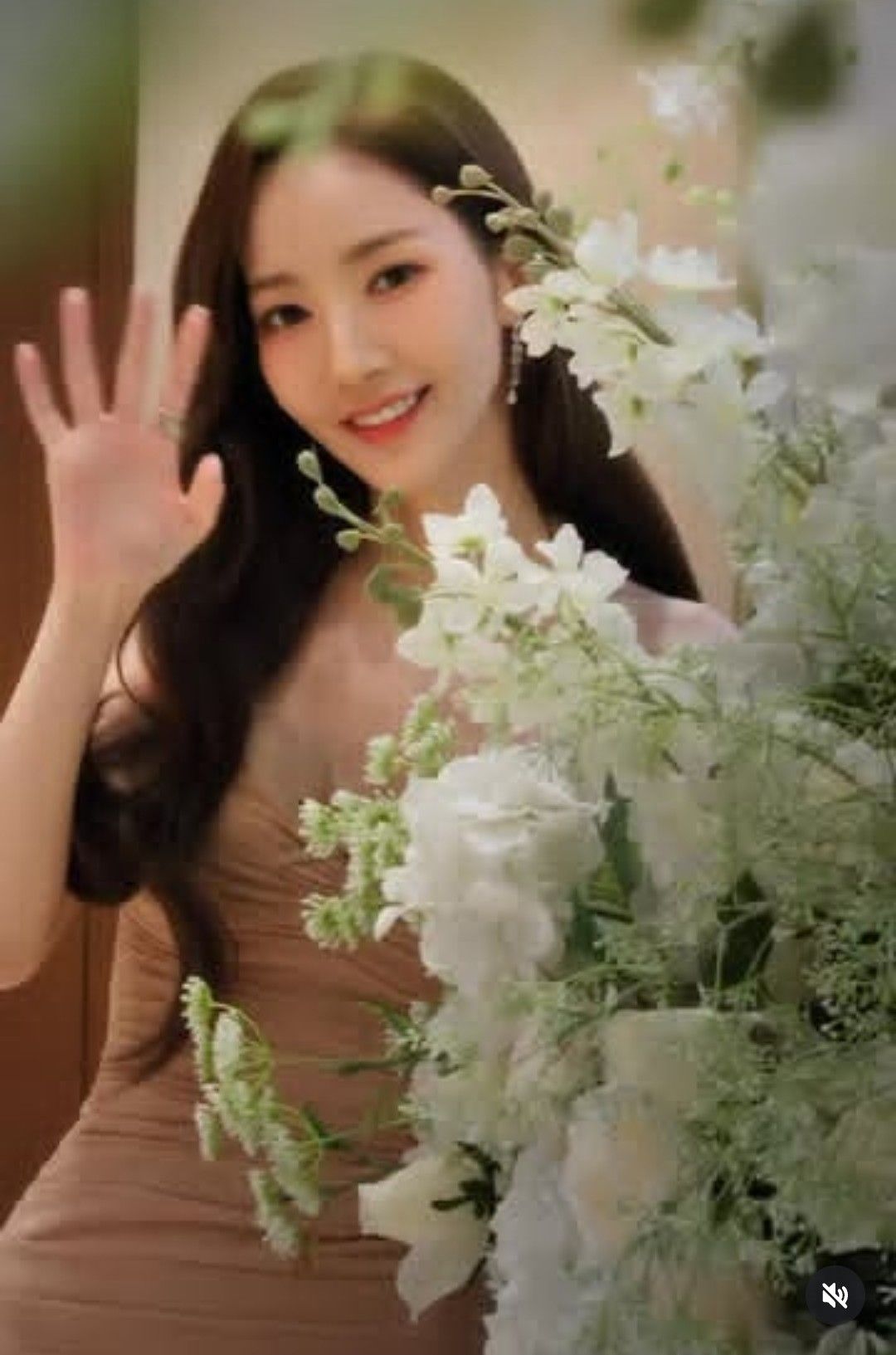Behind-the-scenes cut of Park Minyoung