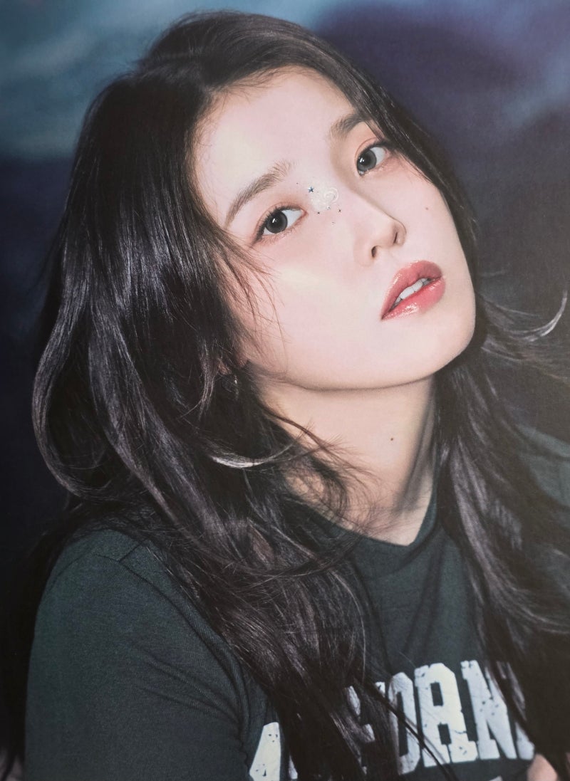 Behind-the-scenes cut of IU