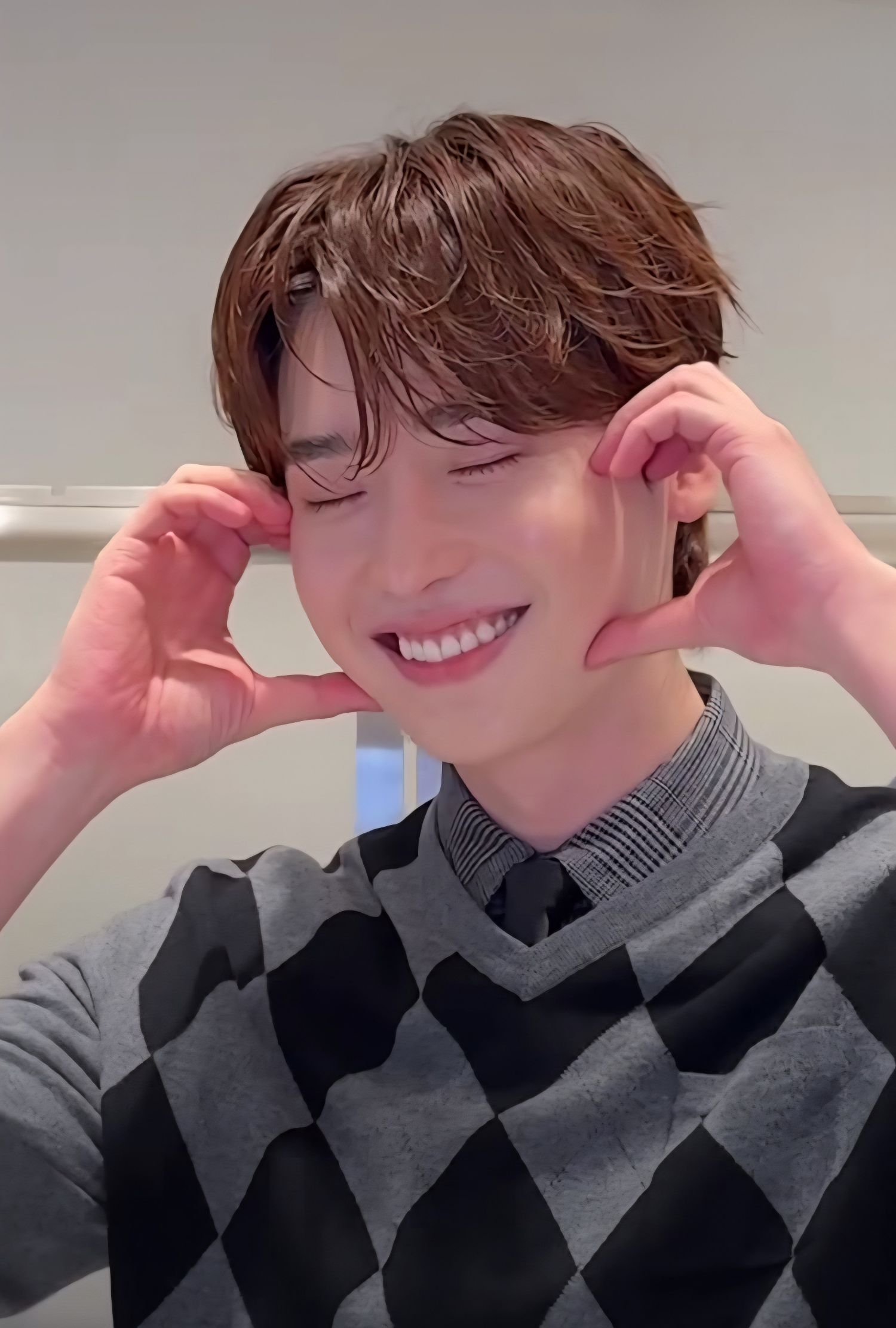 A moment captured by a fan of Lee Jongsuk