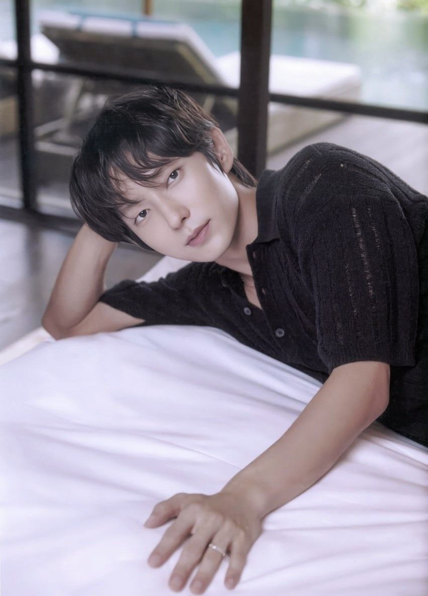 Behind-the-scenes cut of Lee Joongi