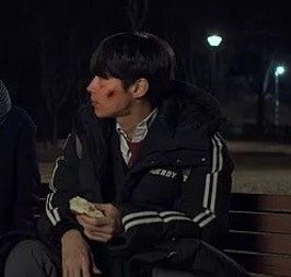 Momen yang diabadikan oleh penggemar Hwang Inyoup