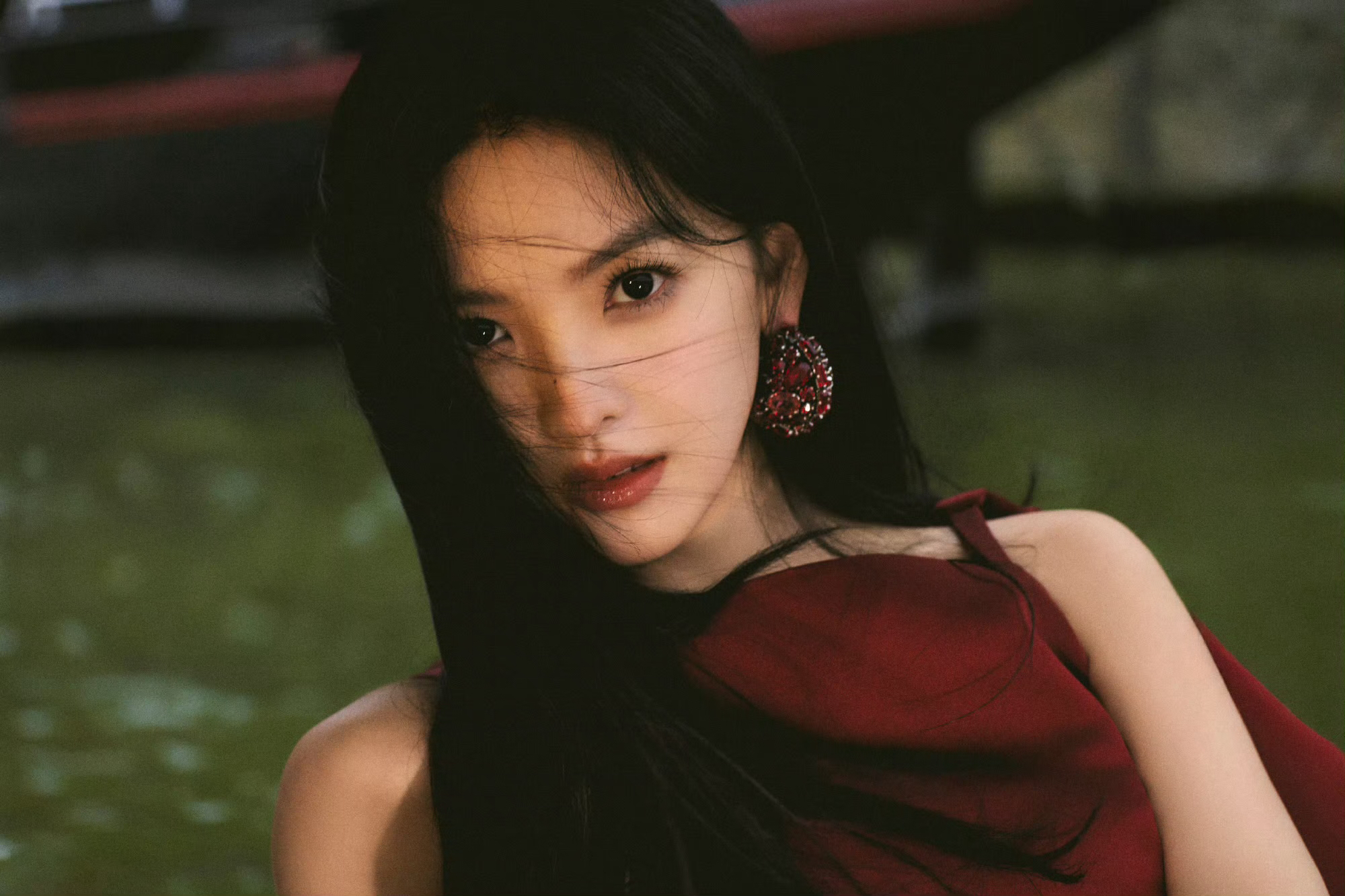 Behind-the-scenes cut of Zhang Ruonan