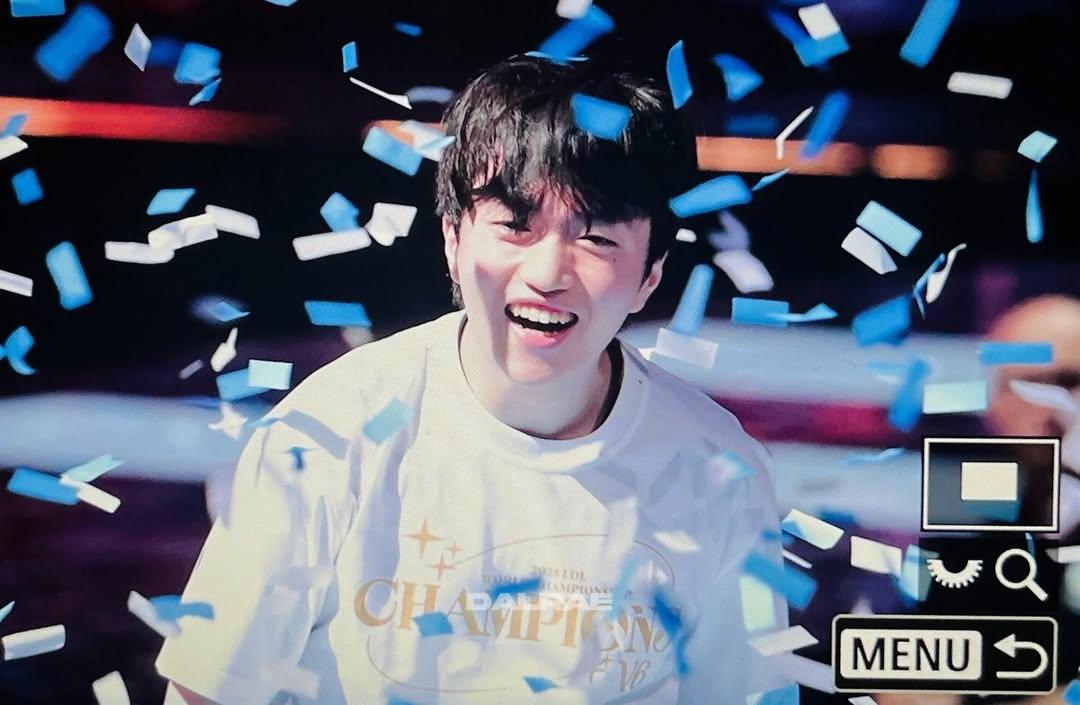 A moment captured by a fan of Keria