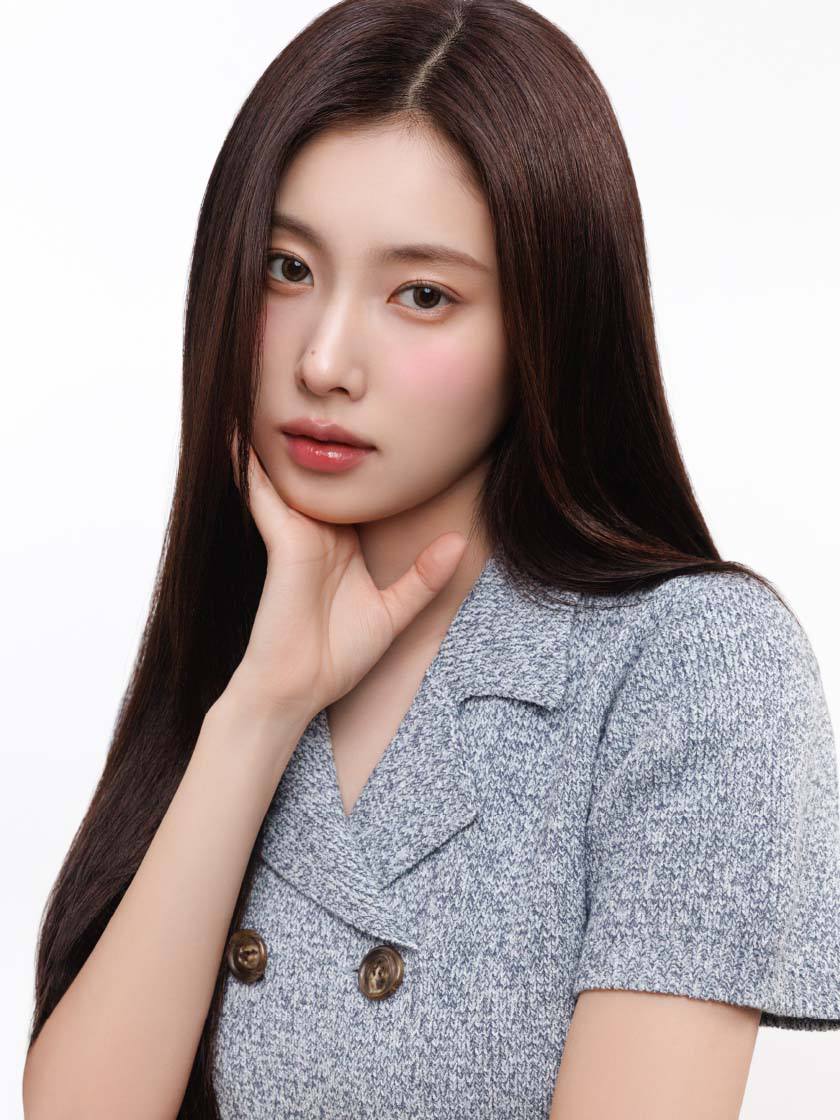 Kang Hyewon的最新照片