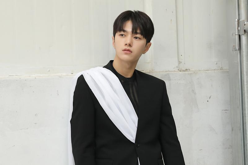 Recent activity shot of Kim Myungsoo (L)