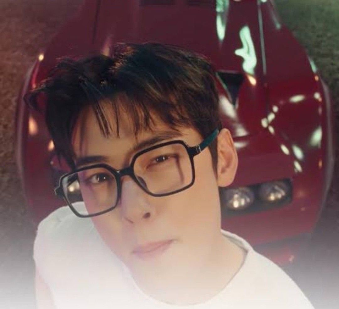 Recent activity shot of Cha Eunwoo