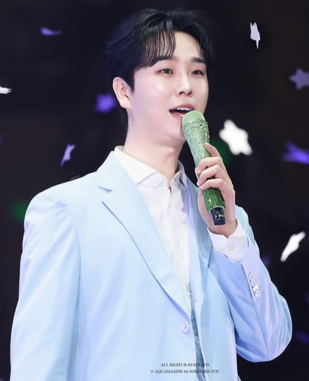 A moment captured by a fan of Song Minjun