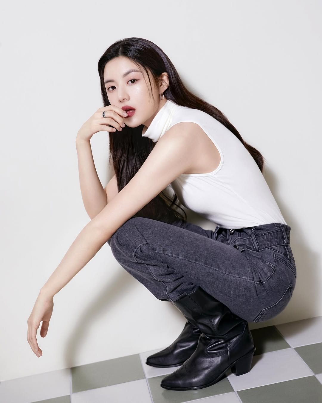 Behind-the-scenes cut of Go Younjung