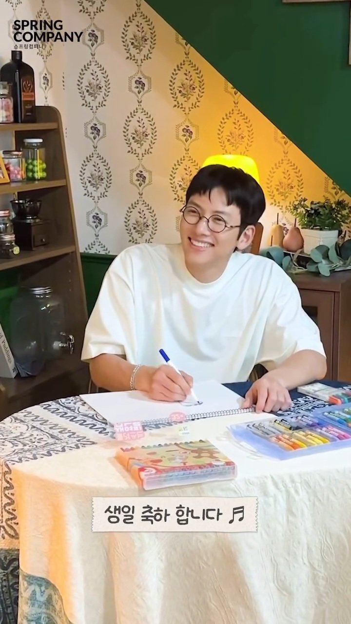Behind-the-scenes cut of Ji Changwook