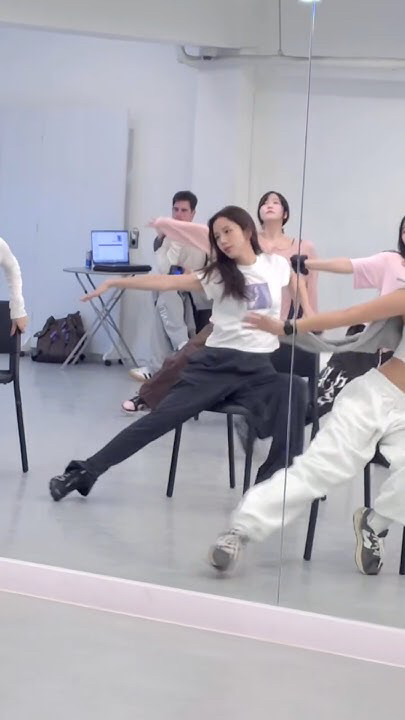 Jisoo (1995) background image recommended by Choeaedol Celeb fandom