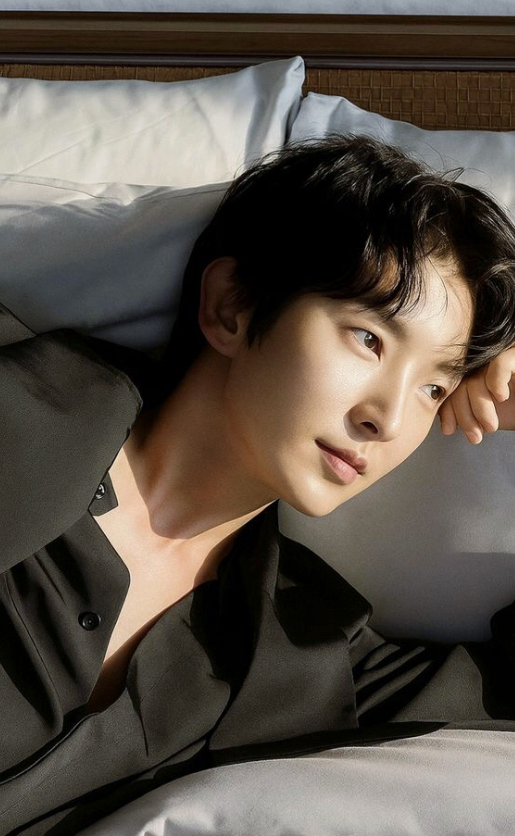 A moment captured by a fan of Lee Joongi