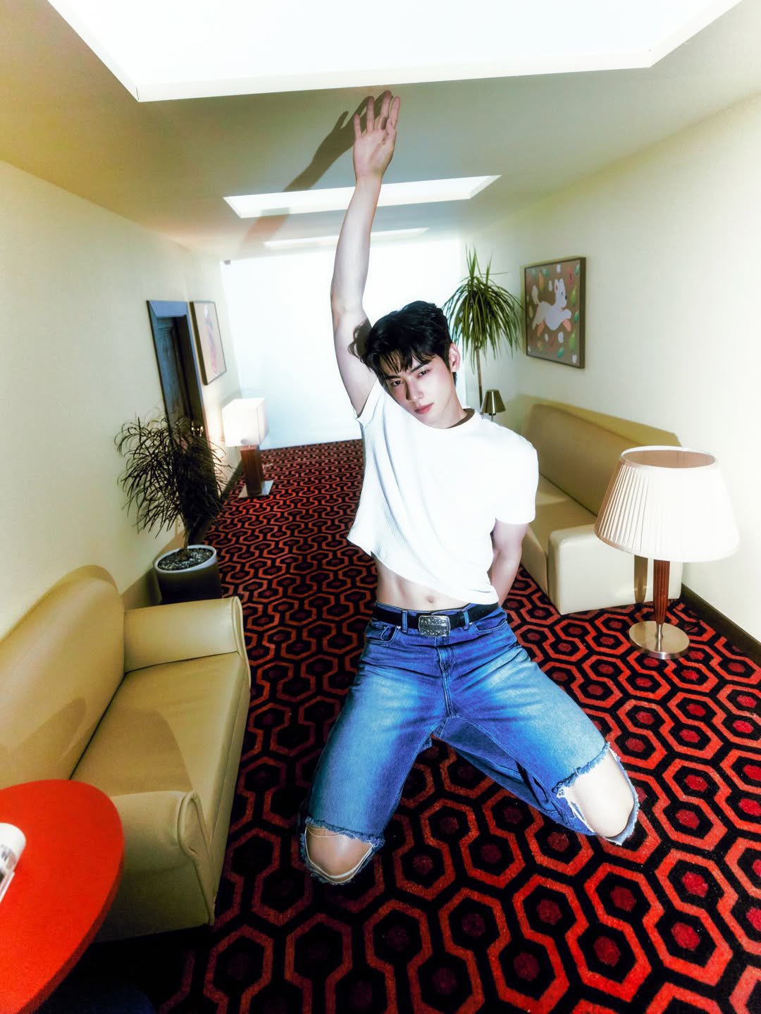 Behind-the-scenes cut of Cha Eunwoo