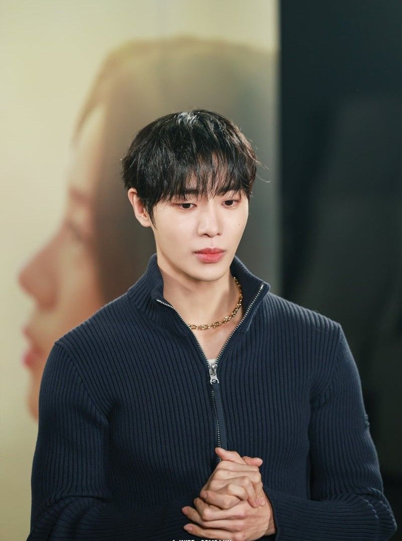 Behind-the-scenes cut of Choo Youngwoo