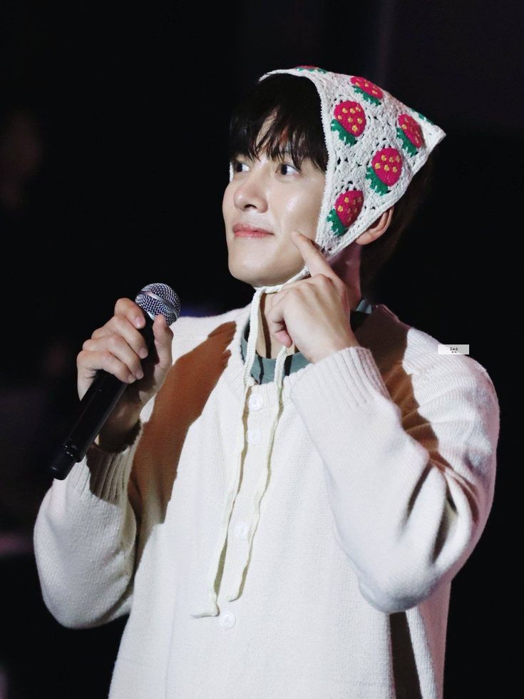 Behind-the-scenes cut of Ji Changwook