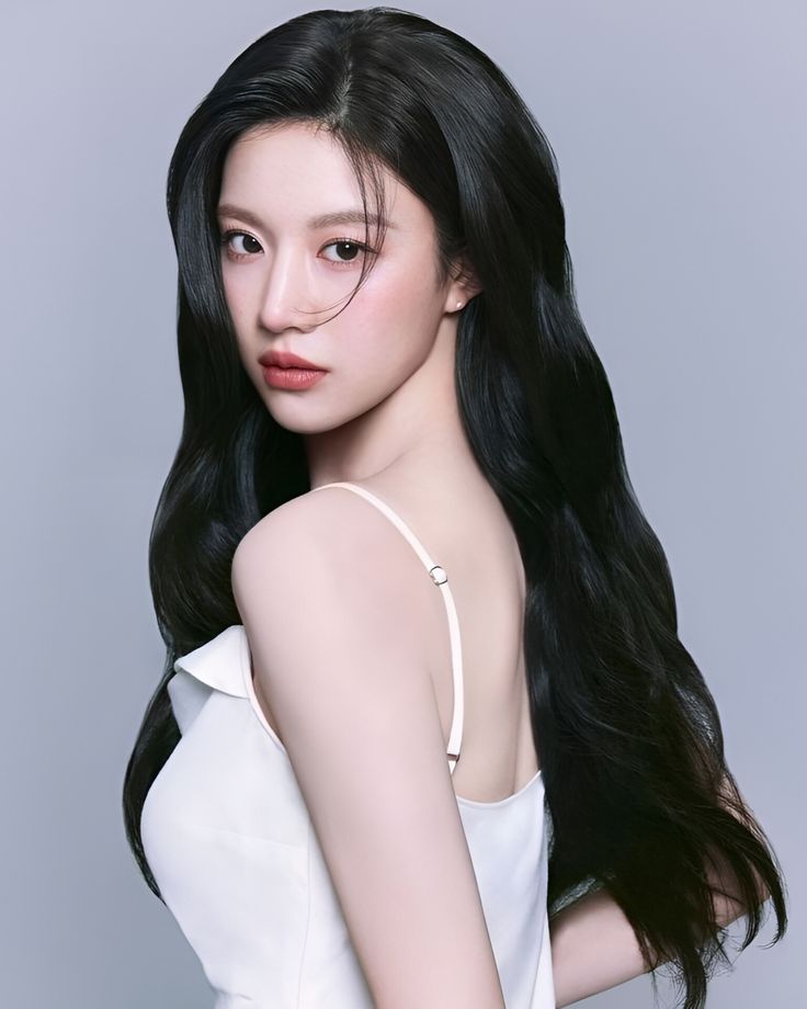 Behind-the-scenes cut of Go Younjung