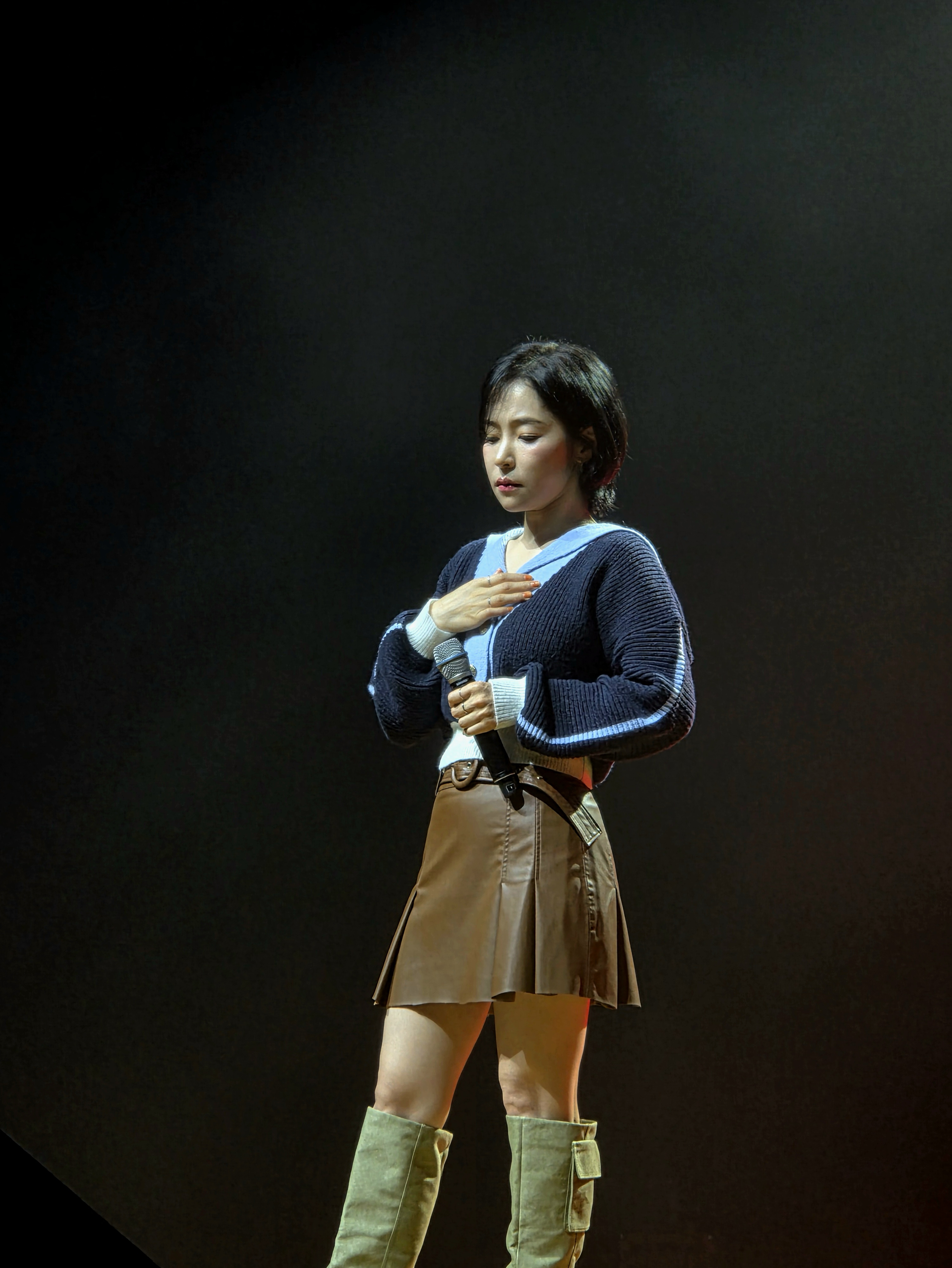 Behind-the-scenes cut of Hong Ja