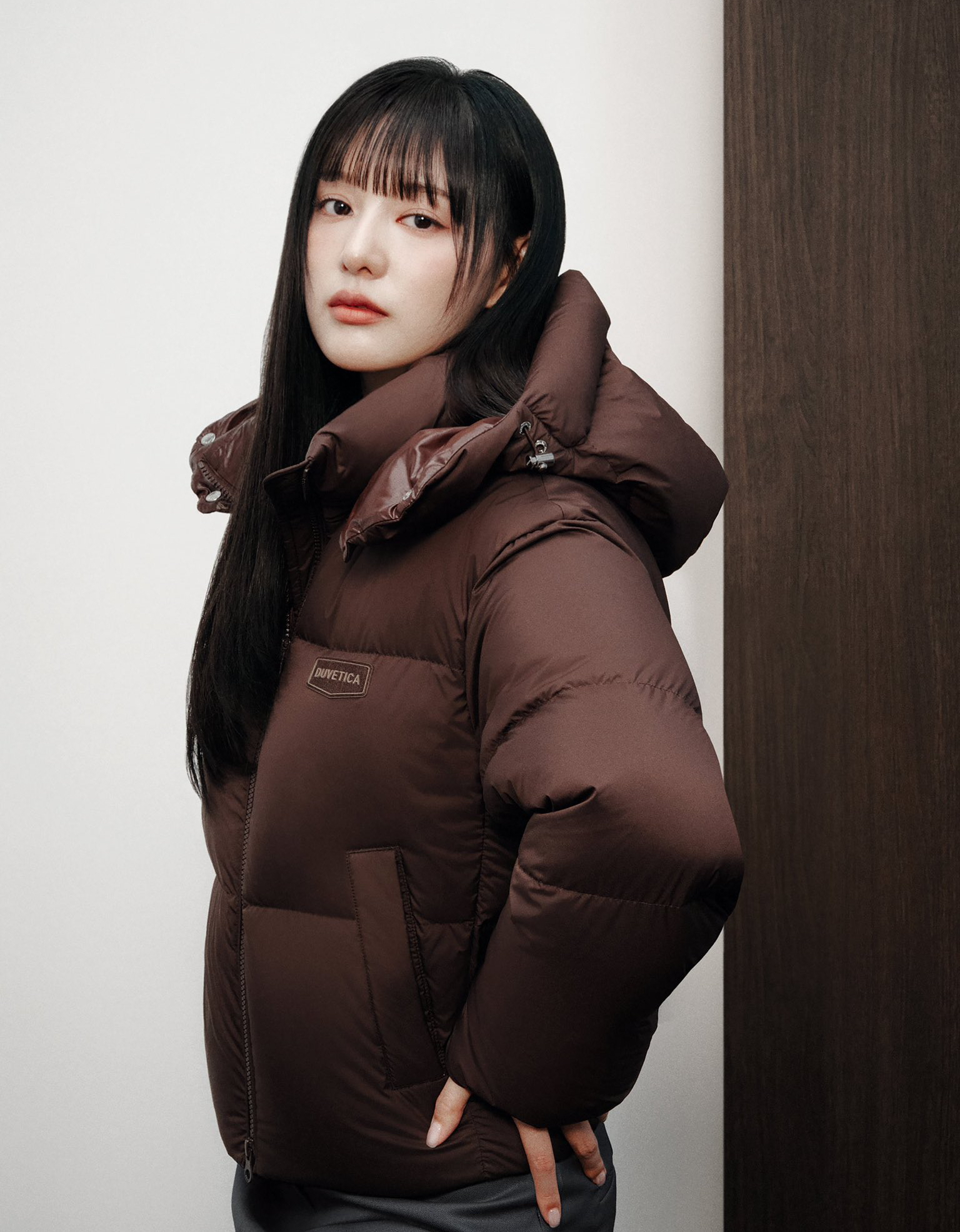 Behind-the-scenes cut of Kim Jiwon