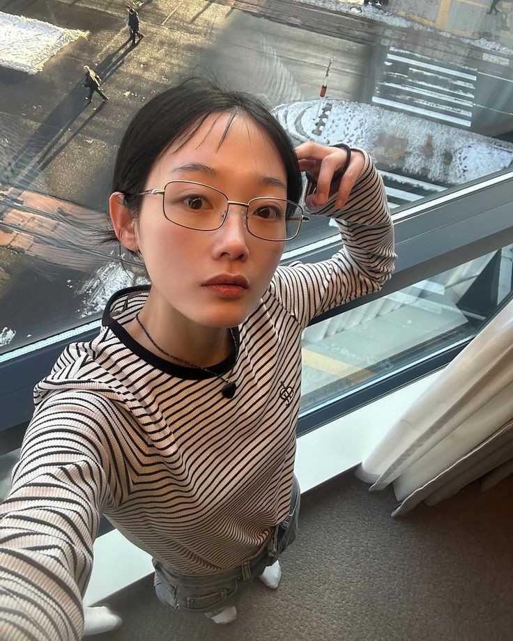 Behind-the-scenes cut of Lee Youmi