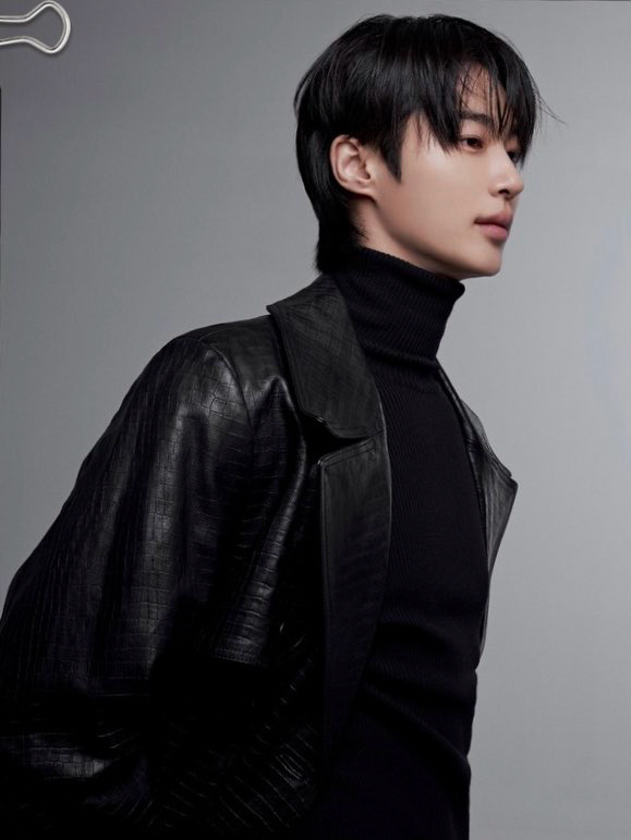 边佑锡的近期活动照