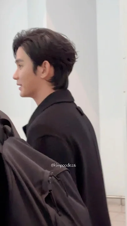 A moment captured by a fan of Kim Soohyun
