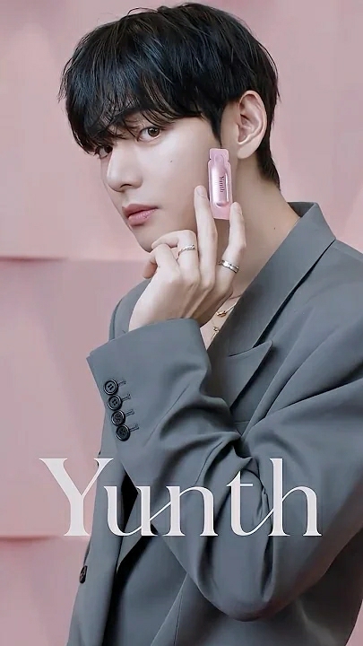 Latest photo of Kim Taehyung (V)