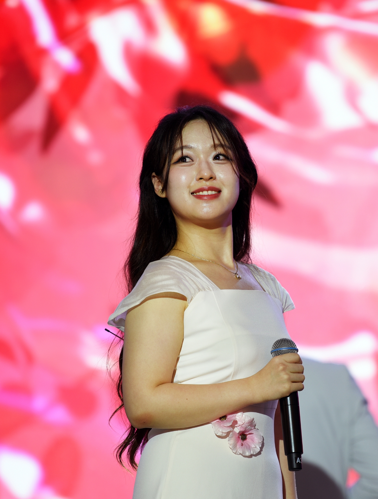 A moment captured by a fan of Chae Suhyeon