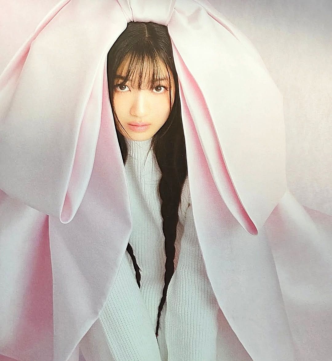 Behind-the-scenes cut of Kim Hyeyoon